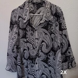 Like new Essentials top size 2X See actual measurements below